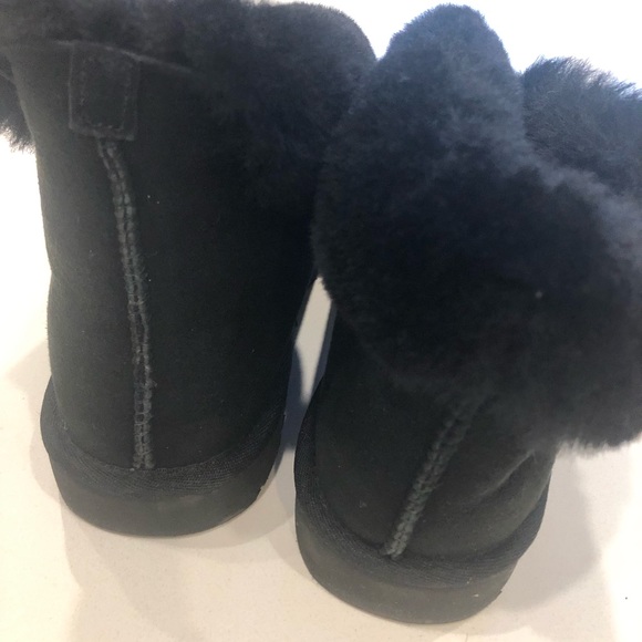 UGGS BOOTS - Picture 7 of 9